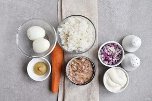 Салат из сайры консервированной