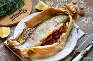 Форель в пергаменте в духовке