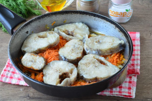 Минтай с бульоном в сковороде Минтай с бульоном в сковороде