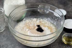 Пицца на черном тесте