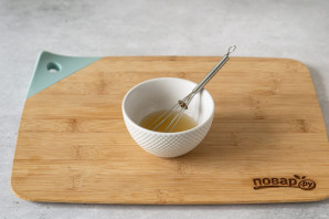 Салат с сельдереем и грушей