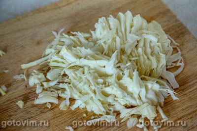 Суп из говядины с помидорами и консервированным зеленым горошком