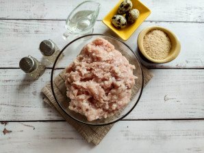 Котлеты с перепелиным яйцом внутри