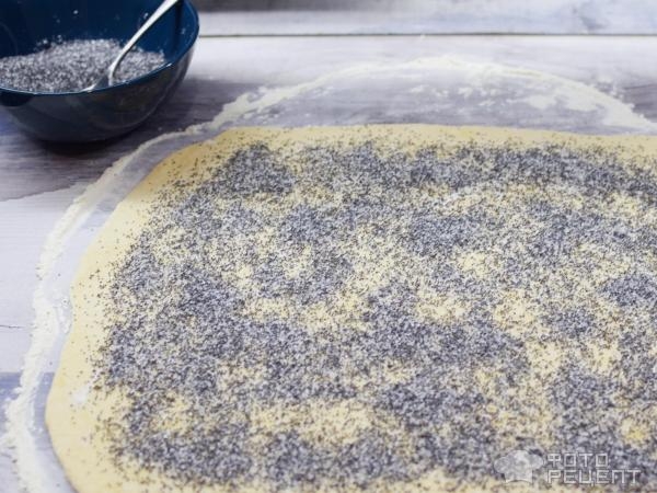 Рецепт: Косичка с маком - Безумно вкусные булочки в интересном исполнении!