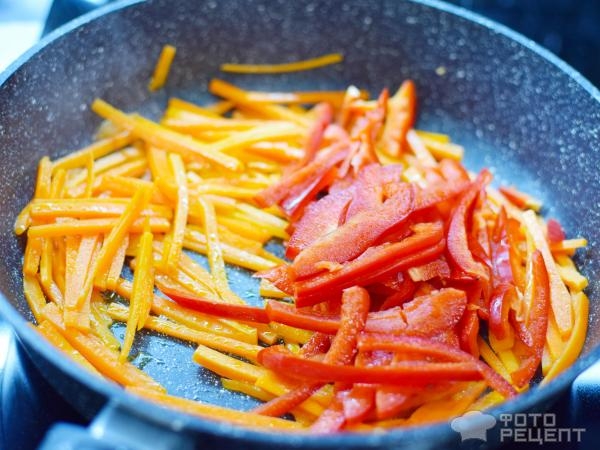 Рецепт: Лапша удон - С курицей, шампиньонами и овощами. Очень вкусное японское блюдо!