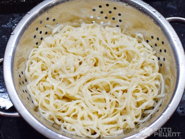 Рецепт: Лапша удон - С курицей, шампиньонами и овощами. Очень вкусное японское блюдо!