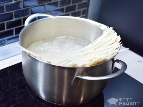 Рецепт: Лапша удон - С курицей, шампиньонами и овощами. Очень вкусное японское блюдо!