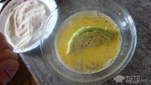 Рецепт: Молодая капуста, слайсы в сухарях - Нежное,вкусное блюдо.