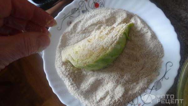 Рецепт: Молодая капуста, слайсы в сухарях - Нежное,вкусное блюдо.