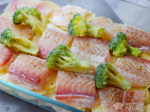 Рецепт: Пангасиус запеченый с картофелем - и брокколи. Вкусно и питательно!
