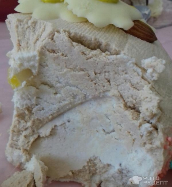 Рецепт: Пасха заварная - Пасха из двух видов творога, с шоколадными веточками вербы.