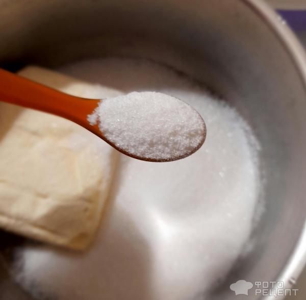 Рецепт: Пасха заварная - Пасха из двух видов творога, с шоколадными веточками вербы.