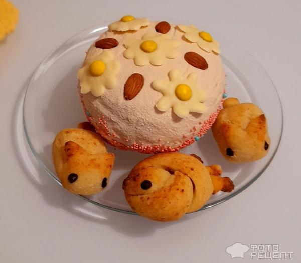 Рецепт: Пасха заварная - Пасха из двух видов творога, с шоколадными веточками вербы.