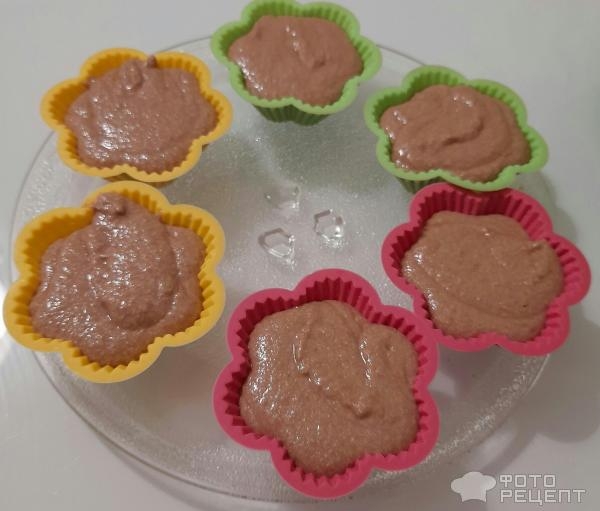 Рецепт: Пасхальные зайчики - Пасхальный декор за несколько минут. Кексы "Пасхальные зайчики" в микроволновке - быстро, просто и красиво.