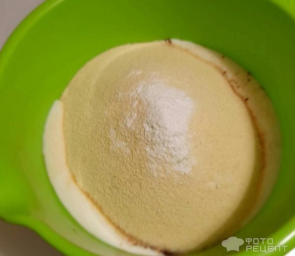 Рецепт: Пасхальные зайчики - Пасхальный декор за несколько минут. Кексы "Пасхальные зайчики" в микроволновке - быстро, просто и красиво.