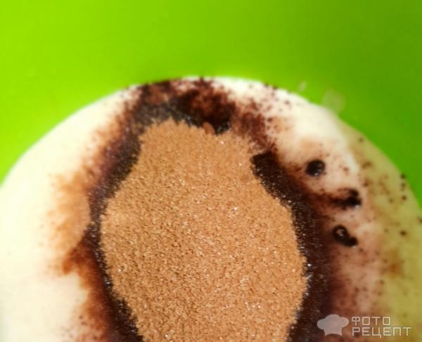 Рецепт: Пасхальные зайчики - Пасхальный декор за несколько минут. Кексы "Пасхальные зайчики" в микроволновке - быстро, просто и красиво.