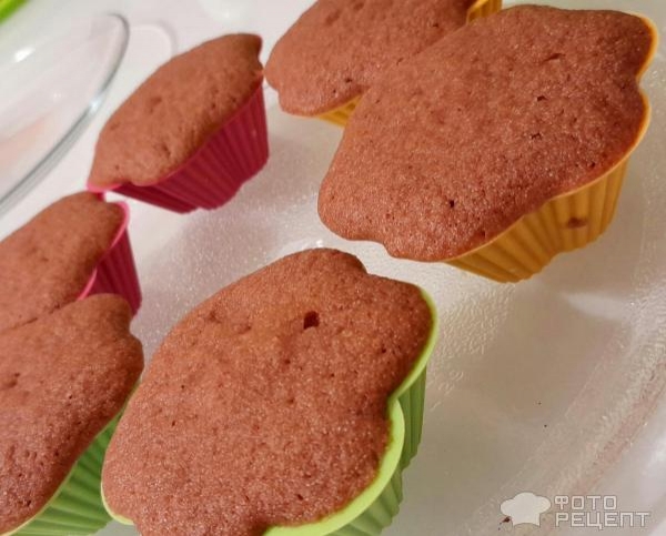 Рецепт: Пасхальные зайчики - Пасхальный декор за несколько минут. Кексы "Пасхальные зайчики" в микроволновке - быстро, просто и красиво.