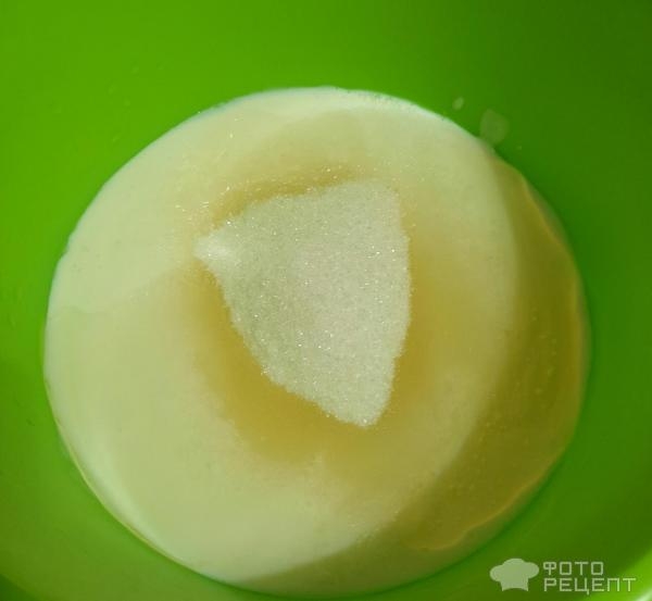 Рецепт: Пасхальные зайчики - Пасхальный декор за несколько минут. Кексы "Пасхальные зайчики" в микроволновке - быстро, просто и красиво.