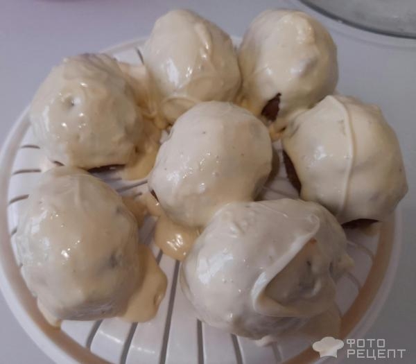 Рецепт: Пирожные пасхальные - Домашние пирожные к Пасхе, оформление пирожных масляным кремом, пасхальный декор своими руками.