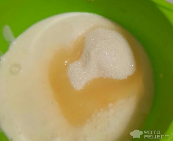 Рецепт: Пирожные пасхальные - Домашние пирожные к Пасхе, оформление пирожных масляным кремом, пасхальный декор своими руками.