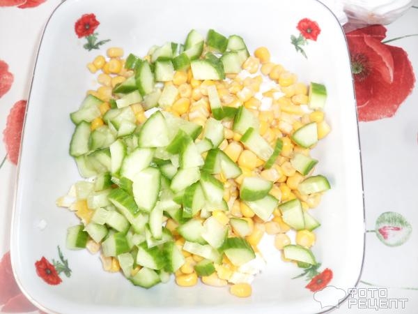 Рецепт: Салат из огурца с яйцом и кукурузой - заправленный майонезом