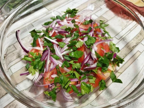 Рецепт: Салат с ананасами - помидорами и зеленью