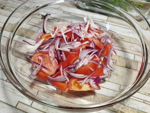 Рецепт: Салат с ананасами - помидорами и зеленью