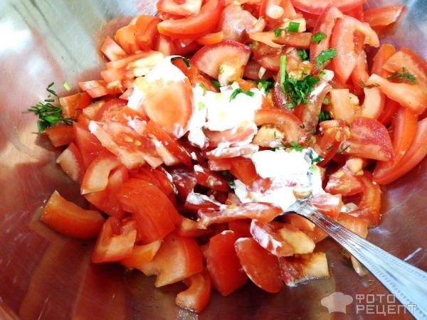 Рецепт: Салат с помидорами и зеленью "Июньский" - Чем больше зелени, тем ярче выражен вкус