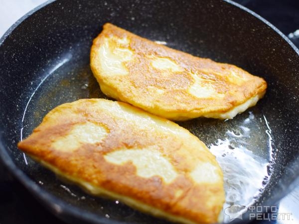 Рецепт: Жареные пирожки с картофелем - "Лапти" на сковороде. Вкусно и сытно!