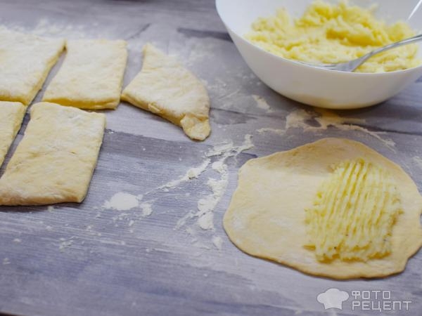 Рецепт: Жареные пирожки с картофелем - "Лапти" на сковороде. Вкусно и сытно!