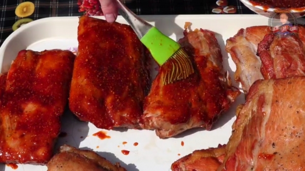 Свиные рёбрышки в карамельной глазури с дымком