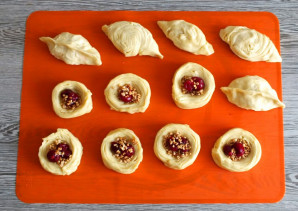 "Бадамбура" с вишней и орехами "Бадамбура" с вишней и орехами