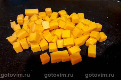 Легкий салат из куриных сердечек с маринованными огурцами