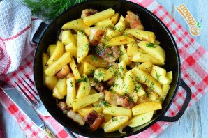 Жареная картошка с грудинкой