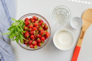 Клубничный компот на зиму Клубничный компот на зиму