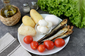 Салат с копченой салакой