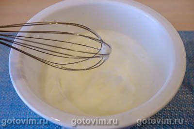 Пирог с клубникой, сливками и корочкой из взбитых белков