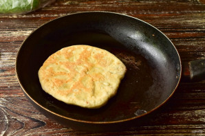 Лепешка с фасолью и фаршем