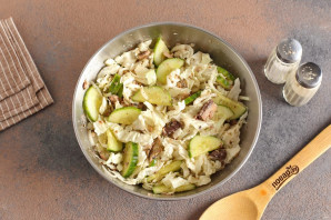 Салат с тунцом и пекинской капустой