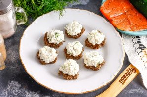 Канапе с красной рыбой