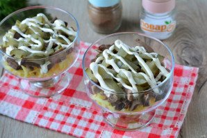 Слоеный салат с сердцем