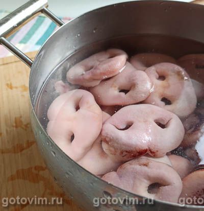 Свиные пятачки в пряном маринаде с имбирем и соевым соусом