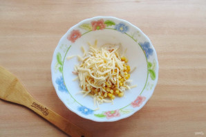 Салат с кальмарами и перепелиными яйцами Салат с кальмарами и перепелиными яйцами