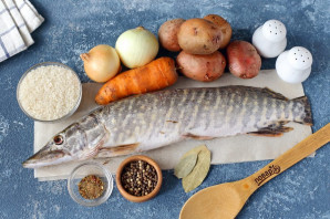 Уха из щуки с рисом