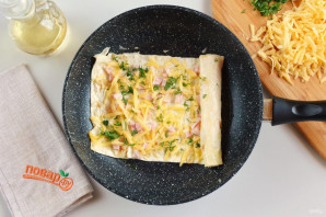 Рулет из лаваша на сковороде