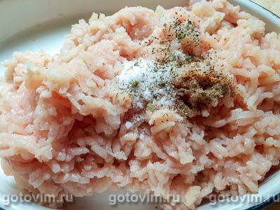 Мясной хлеб из куриного филе с кусочками пассаты из помидоров Мясной хлеб из куриного филе с кусочками пассаты из помидоров