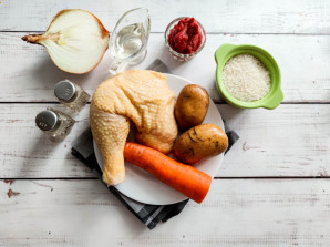 Томатный суп с курицей и рисом