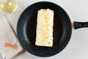 Рулет из лаваша на сковороде