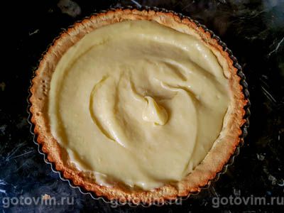 Песочный пирог с заварным кремом и консервированными абрикосами Песочный пирог с заварным кремом и консервированными абрикосами