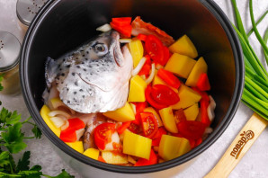 Уха из лосося в мультиварке